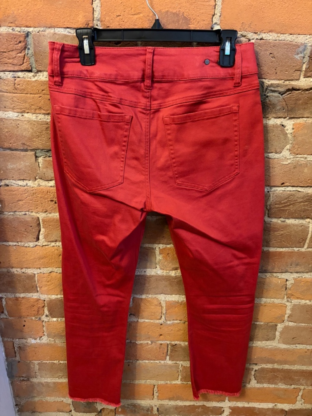 CABI Women’s Red Hi-Low Crop Skinny Jeans in size 6 - Picture 2 of 4